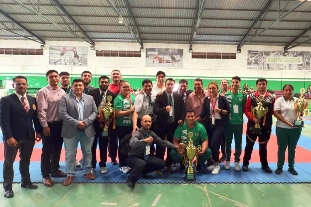 La premiación de los distintos equipos que participaron del nacional. Foto: Feboka