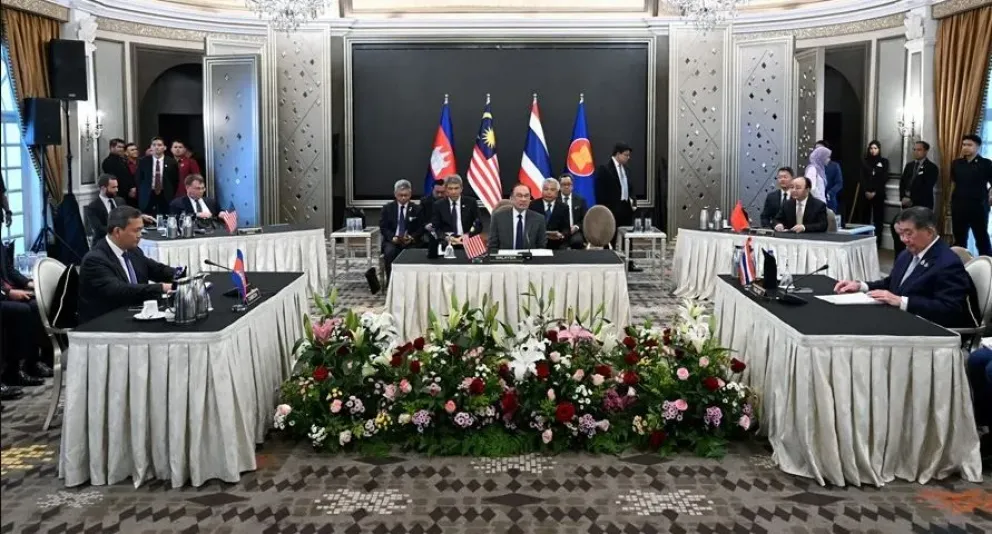 Reunión en Malasia entre los líderes de Camboya y Tailandia para tratar el conflicto armado. Foto: EFE