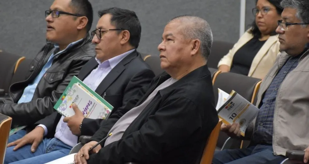 Ciudadanos participan en una jornada de capacitación de  jurados electorales. Foto: OEP