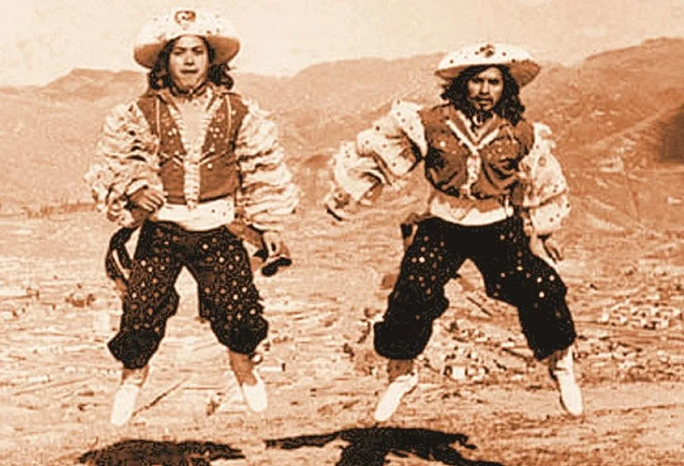 Imagen de caporales del siglo pasado. Foto: sayacaporal.com