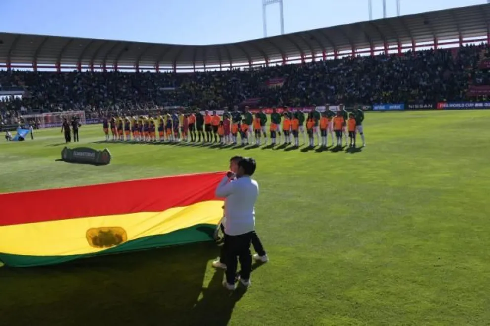 Un partido del seleccionado nacional en el estadio de Villa Ingenio. Foto: archivo digital.