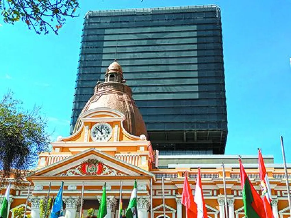 Los dos edificios de la Asamblea Legislativa Plurinacional, donde funcionan las dos cámaras. FOTO: ALP