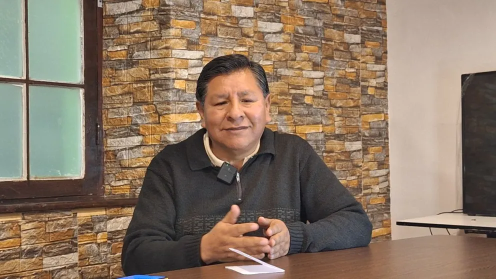 Jorge Dorval, director de Ferias de la Cámara Departamental del Libro de La Paz, habla con Visión 360. FOTO: Marina Mamani