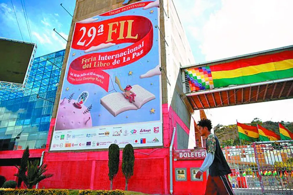 El afiche de la Feria Internacional del Libro de La Paz - 2025 en el campo feria Chuquiago Marka. Foto: EFE