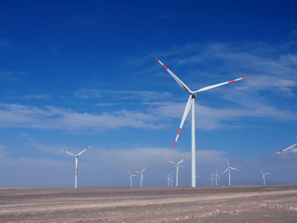 Fotografía de archivo de un parque eólico en la región septentrional de Atacama (Chile). Foto: EFE