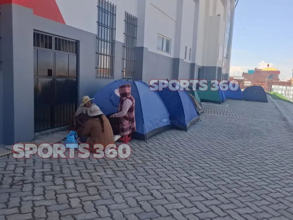 Las carpas que ya se instalaron en el estadio Municipal de Villa Ingenio. Foto: Juan José López Saenza