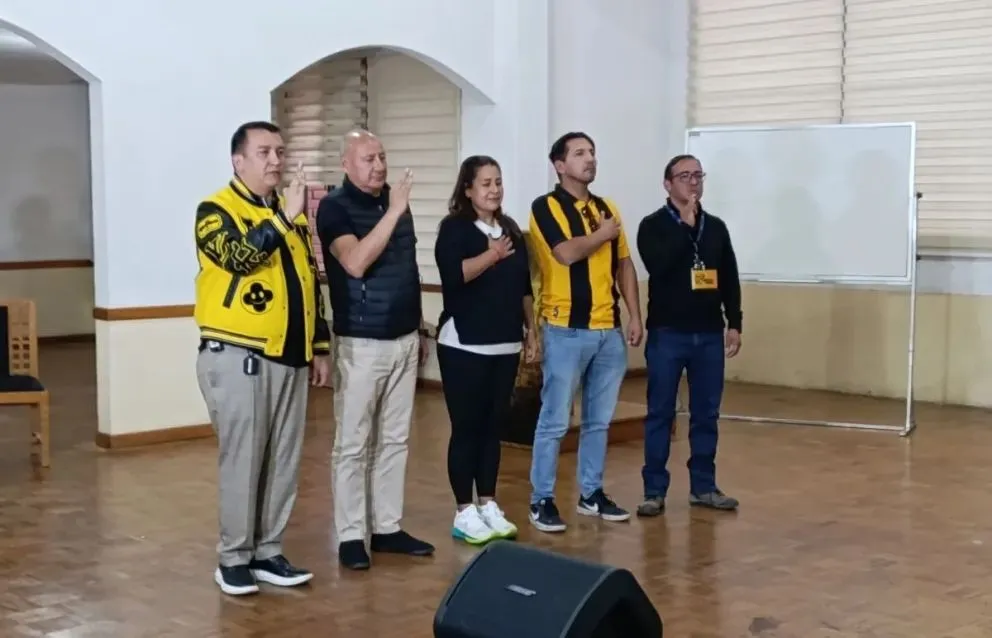 Daniel Terrazas (izq.) y los miembros de su Comité Ejecutivo el día de su posesión.