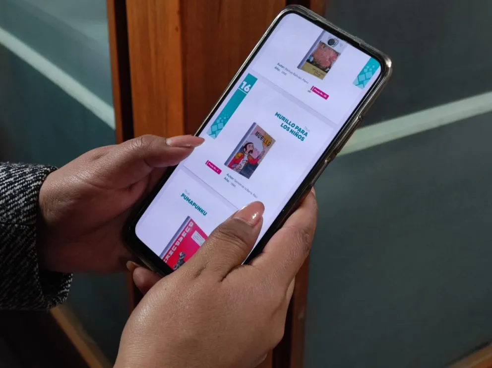 El catálogo digital visto en celular. FOTO: AMUN