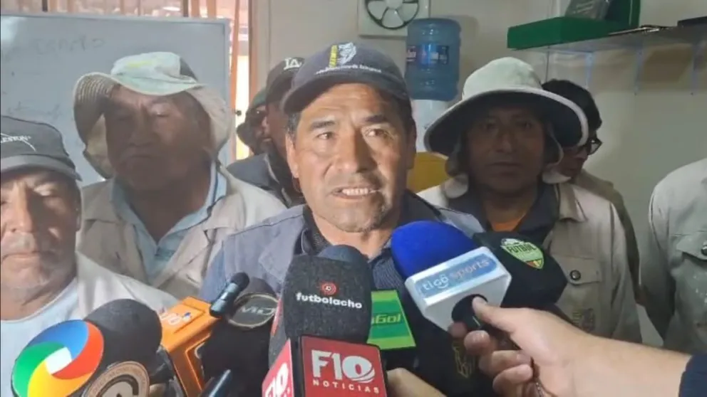 Uno de los empleados en el momento de hablar con los periodistas. Foto: Emmanuel Mendizábal - Futbolacho