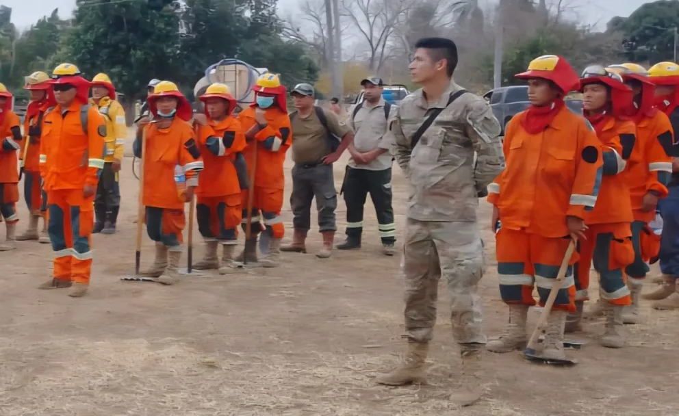 Las Fuerzas Armadas desplegaron cuadrillas de bomberos forestales de las unidades militares. Foto: Viceministerio de Defensa Civil