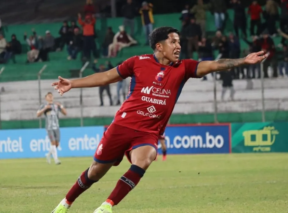 Peredo festeja uno de los goles que convirtió con el elenco de Guabirá. Foto: CG