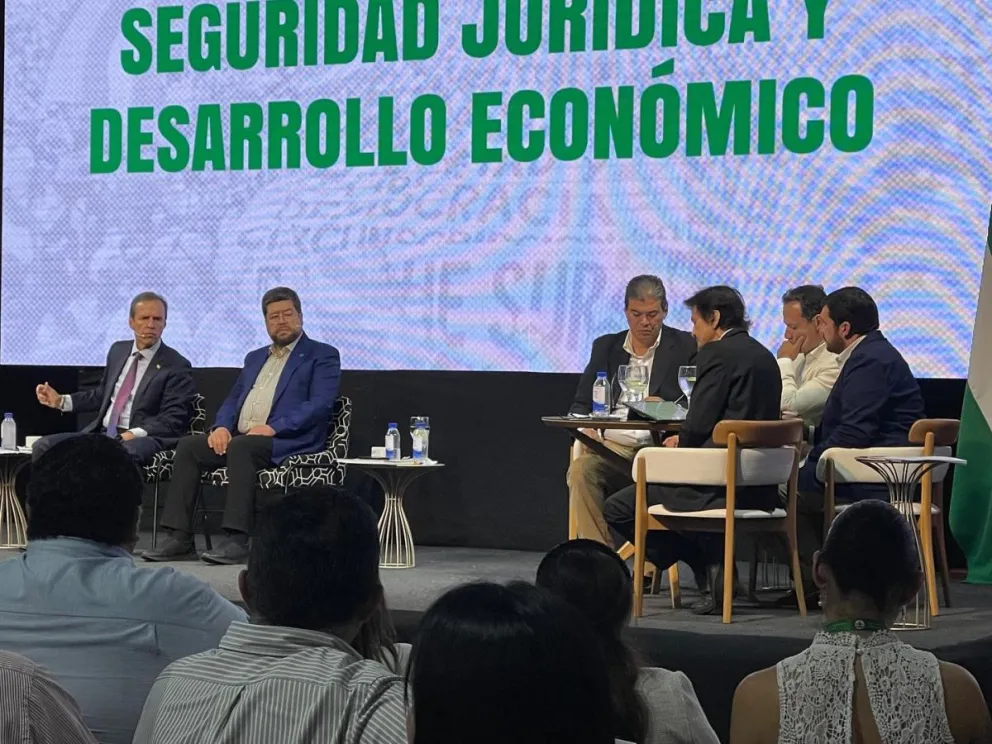 Un momento del encuentro. Foto: Comité Pro Santa Cruz