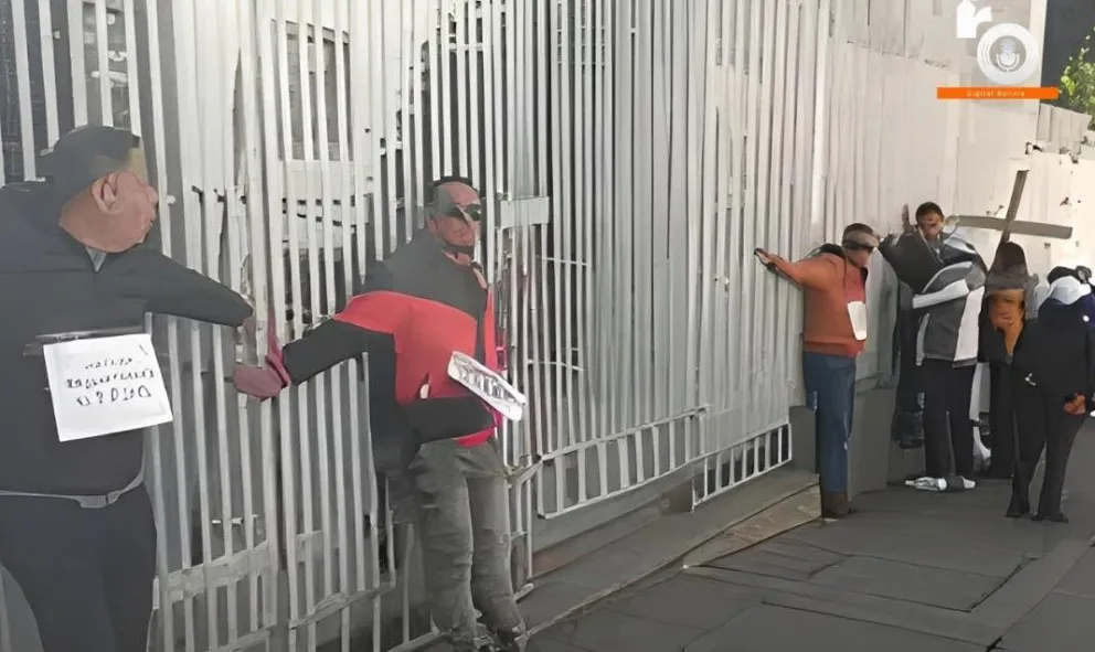 La protesta de los maestros urbanos, este viernes en La Paz. Foto: Captura de video