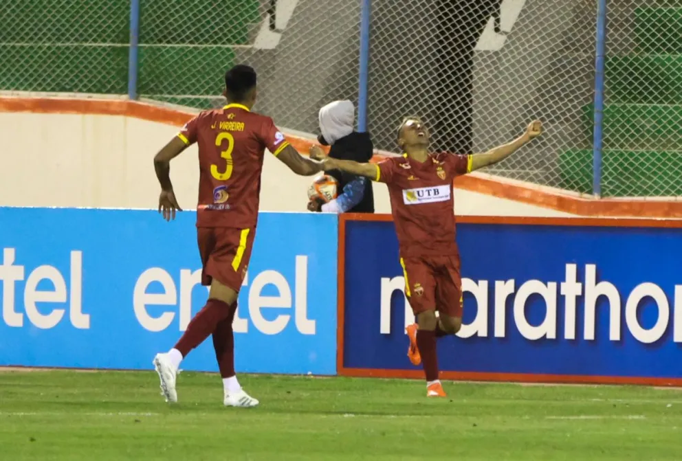 Zeballos celebra el tercer gol del cuadro de Real Oruro. Foto: APG