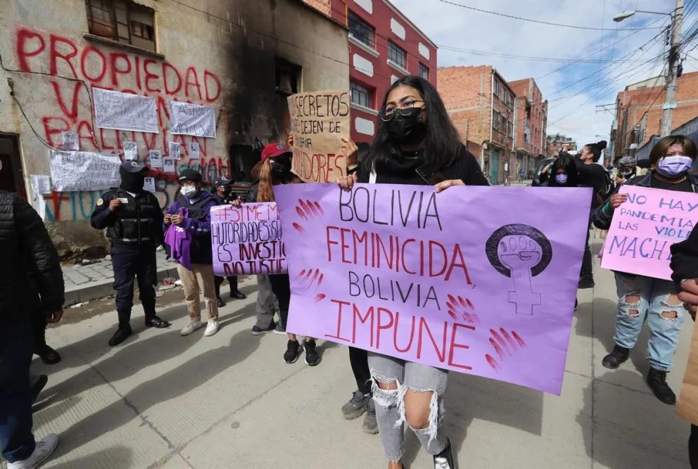 Activistas por los derechos de las mujeres protestan contra la violencia machista en La Paz (Bolivia), en una fotografía de archivo. Foto: EFE