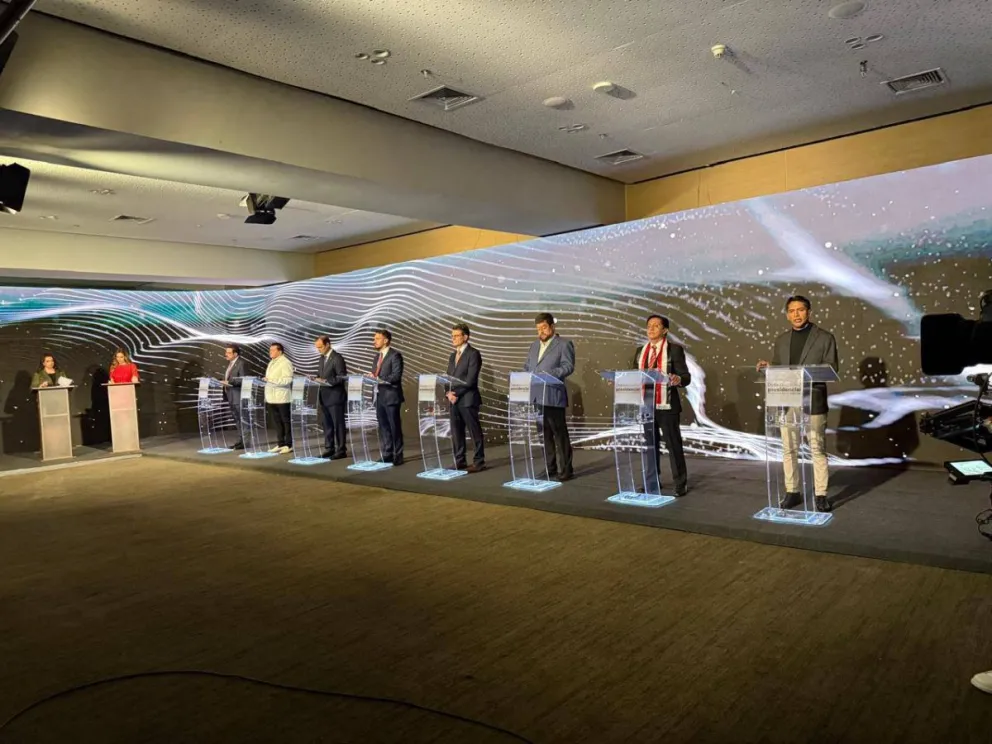 Los candidatos presidenciales durante el debate del pasado viernes. / Foto: TSE 