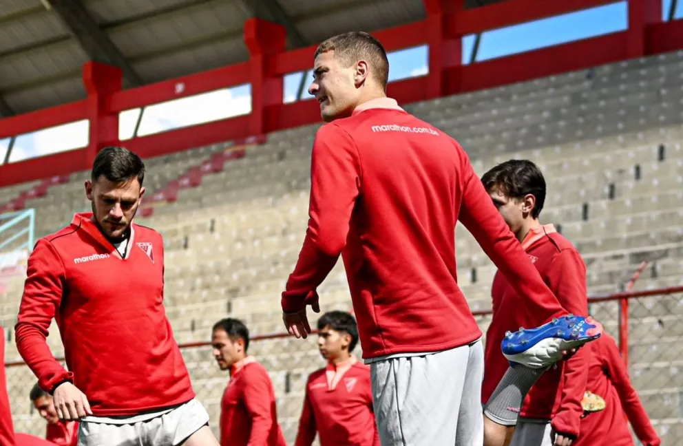 Los millonarios en un entrenamiento en su reducto de Villa Ingenio. Foto: CAR