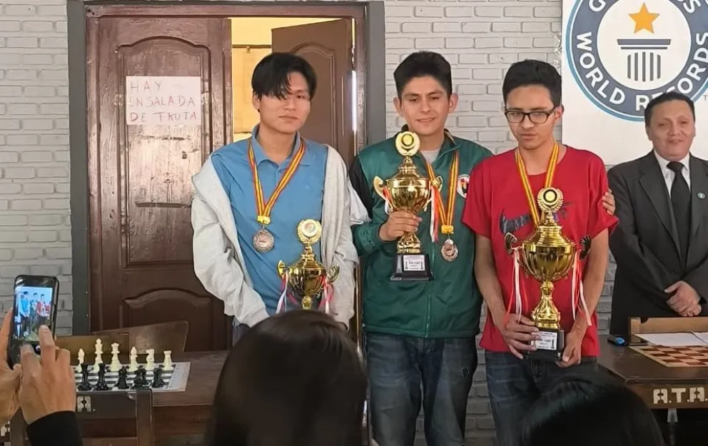 El podio masculino. Foto: Federación Boliviana de Ajedrez.