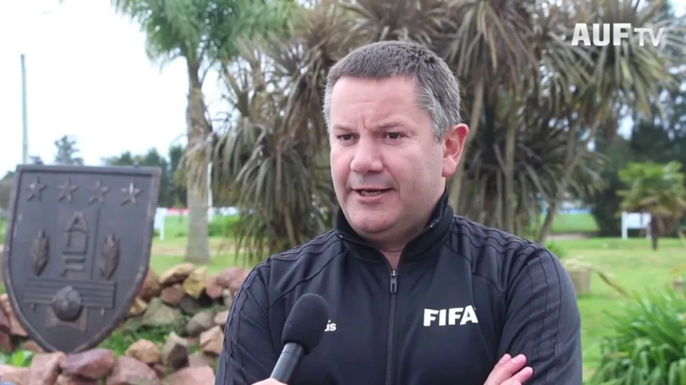 El instructor FIFA uruguayo Roberto Silvera dirigirá la evaluación a los árbitros internacionales bolivianos. Foto AUF.