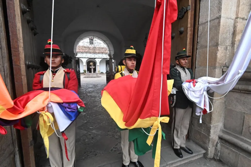 Los Colorados de Bolivia en la Casa de la Libertad de Sucre. Foto: RRSS de Luis Arce