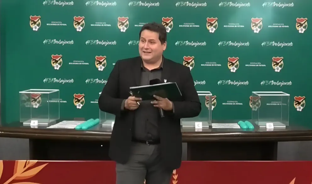 Klaus Von Landwust, de la Dirección de Competiciones de la FBF, en el acto del sorteo de grupos. Foto: captura de video