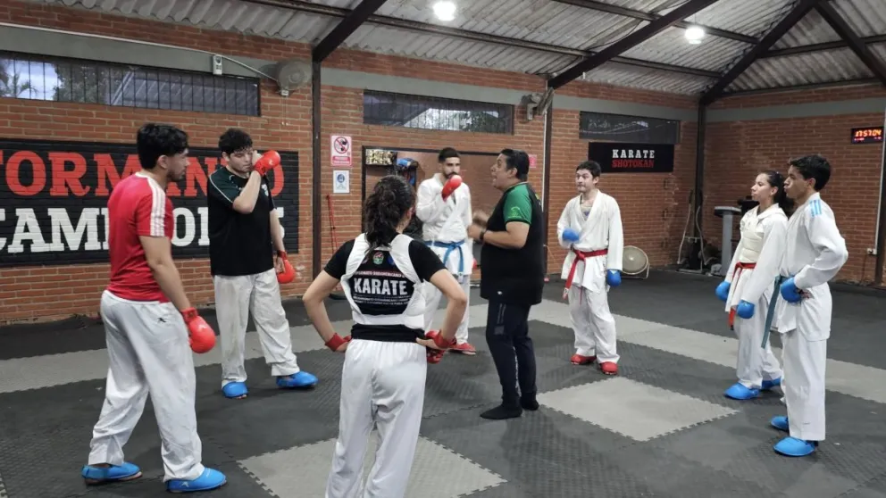 Los karatecas durante el campamento. Foto: Feboka.