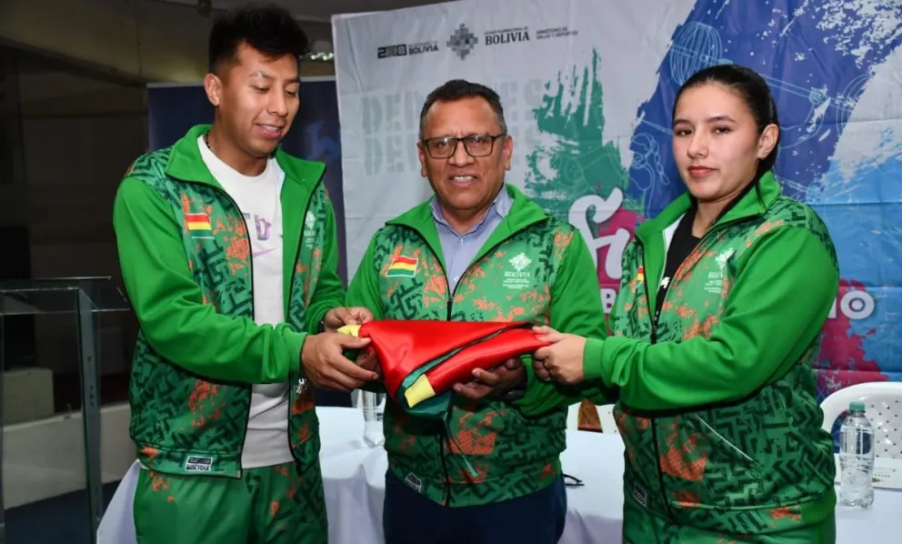 Moscoso y Barríos junto al viceministro de promoción, Max Enríquez. Foto: APG