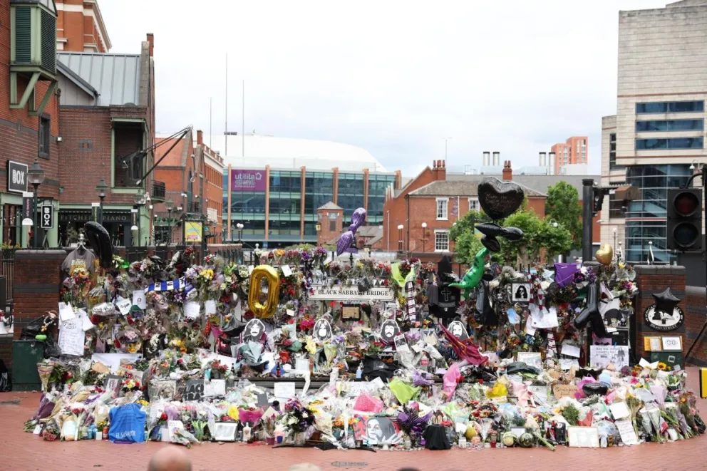 Foto de archivo de homenajes al fallecido cantante Ozzy Osbourne en Birmingham (Reino Unido). Foto: EFE