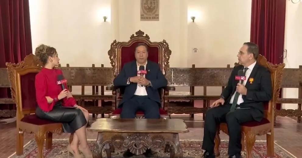 El presidente Luis Arce en la entrevista en Bolivisión