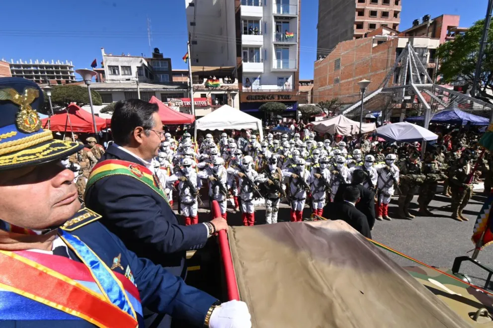 El presidente Arce en la Parada Militar realizada en Sucre, la capital de Bolivia. Foto: Luis Arce