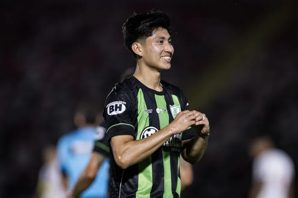 Miguel Terceros celebra un gol que anotó con el América MG. Foto: AMG