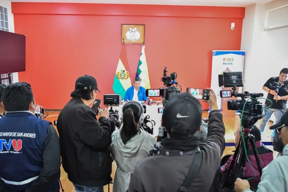 Conferencia en el Ministerio de Educación. FOTO: ABI