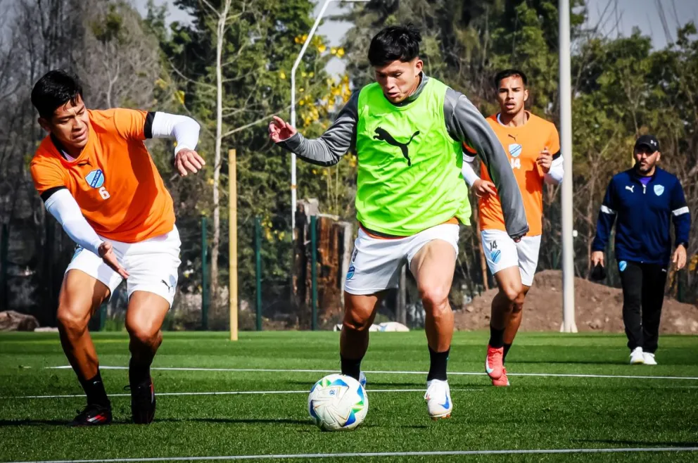 Un entrenamiento de los bolivaristas que esta noche reciben a Real Tomayapo. Foto: CB