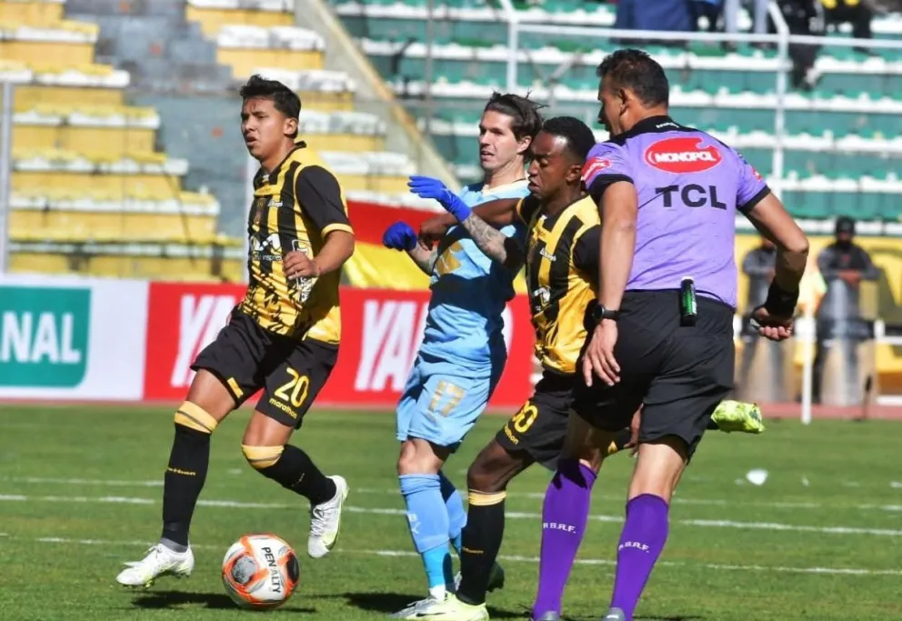 Una incidencia del último clásico que se disputó este año. AD