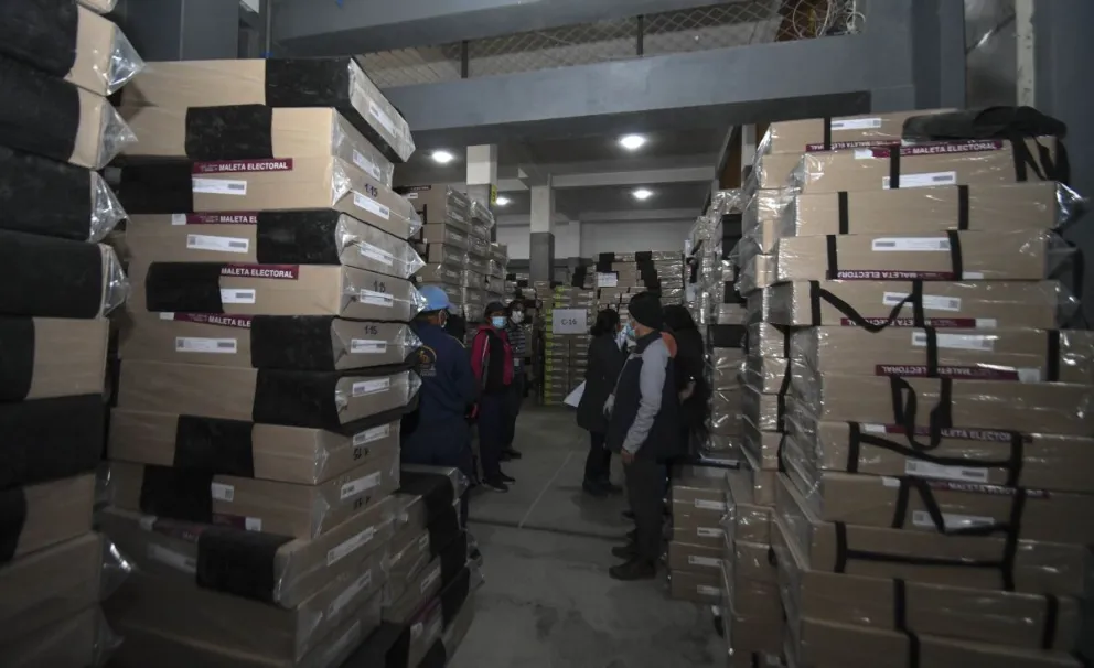 Las maletas electorales preparadas para la anterior votación. Foto: Archivo
