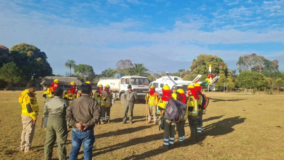 Bomberos forestales que participaron en el incendio en la serranía de Sama, em Tarija. Foto: Viceministerio de Defensa Civil