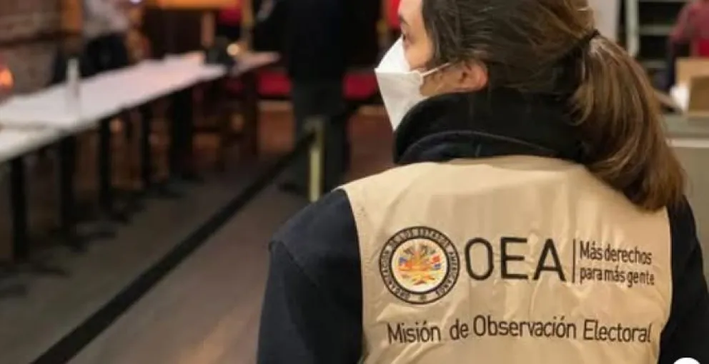 Una observadora de la OEA en una elección pasada, imagen referencial. Foto: RRSS