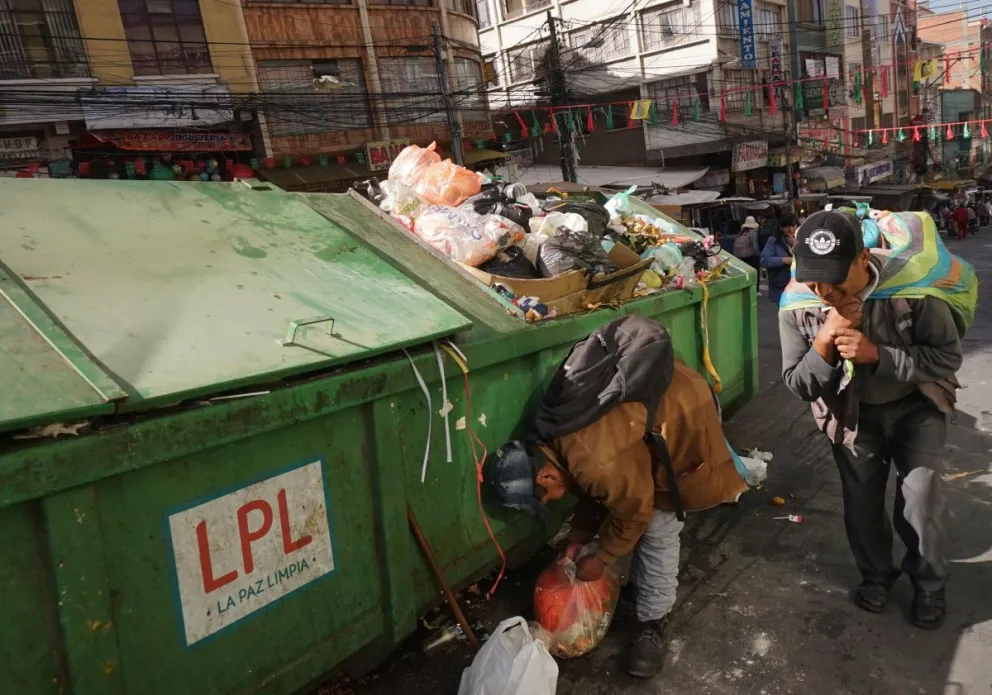 La basura acumulada en un punto de la ciudad, ayer lunes. Foto: APG
