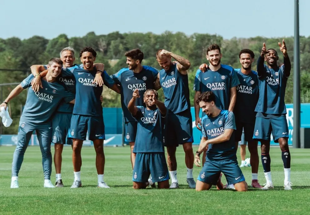 El plantel del cuadro francés tras un entrenamiento. Foto: PSG.