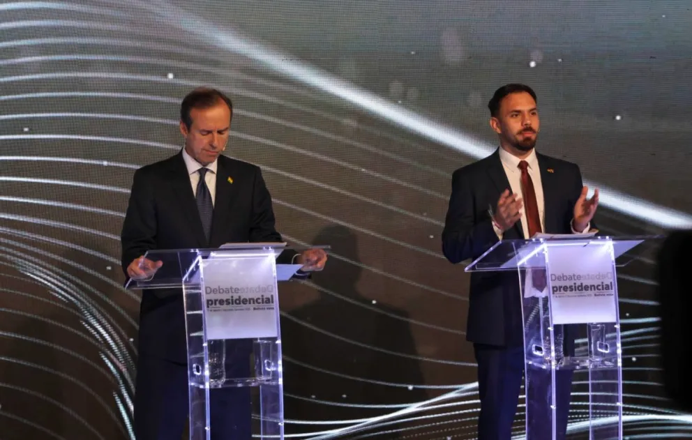 Tuto Quiroga y Eduardo del Castillo en el primer debate del TSE, el 1 de agosto. Foto: APG