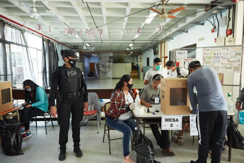 Bolivianos en el extranjero podrán votar este domingo con cédula o pasaporte vigente. Foto: ABI
