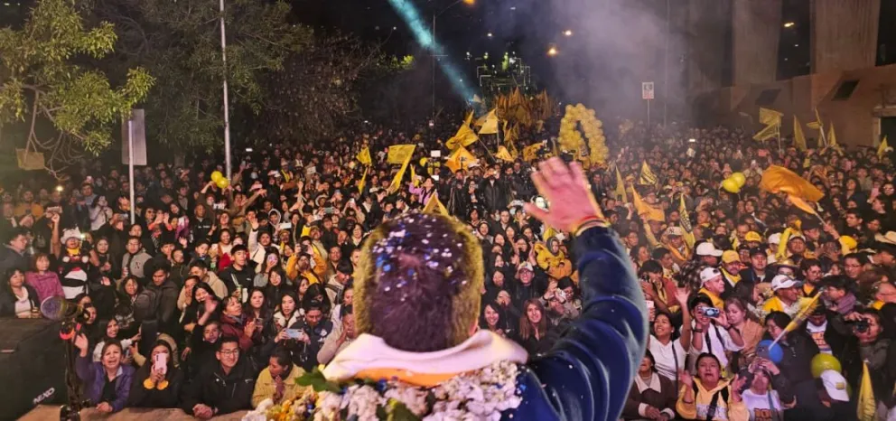 El candidato de la alianza Unidad, Samuel Doria Medina, en el cierre de su campaña en la ciudad de La Paz. Foto: Prensa Unidad