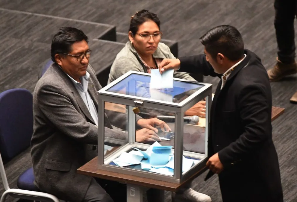 La sesión y votación se llevó en el hemiciclo de Diputados. Foto: APG