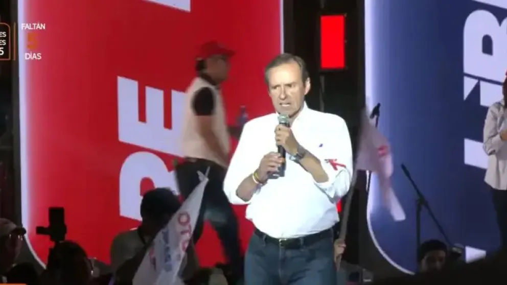 Jorge Tuto Quiroga durante su cierre de campaña. FOTO: Captura de video de la Red Uno