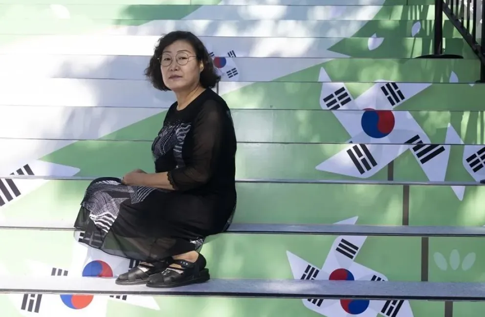 Choi Min-kyeong, desertora norcoreana, posa durante una entrevista con EFE en Seúl. Foto: EFE