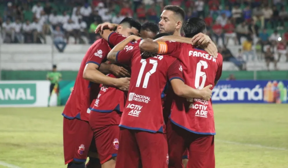 Jugadores de Guabirá celebran uno de sus tres goles. Foto: APG.