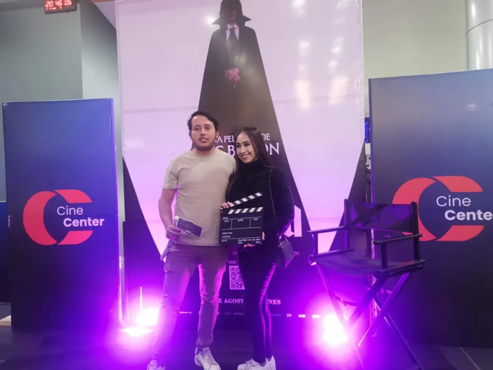 Dos asistentes de la premiere. FOTO: Marco Belmonte / Visión 360