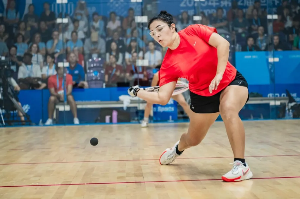 Barrios golpea la pelota en uno de sus partidos en China. Foto: Juegos Mundiales.