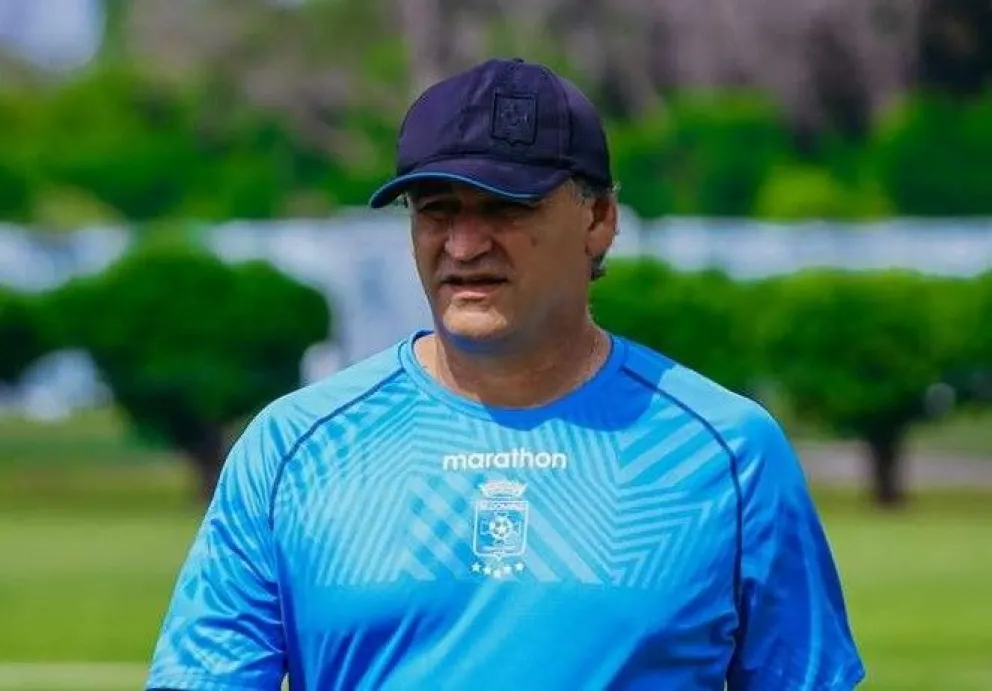 Carlos Bustos cuando dirigía a Blooming. Foto: club Blooming