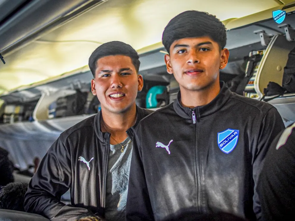 Jugadores del plantel celeste previo a su viaje a Santa Cruz. Foto: Club Bolívar.
